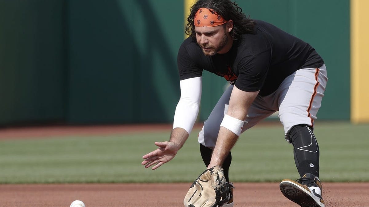 Giants' Brandon Crawford put on injured list with left knee inflammation