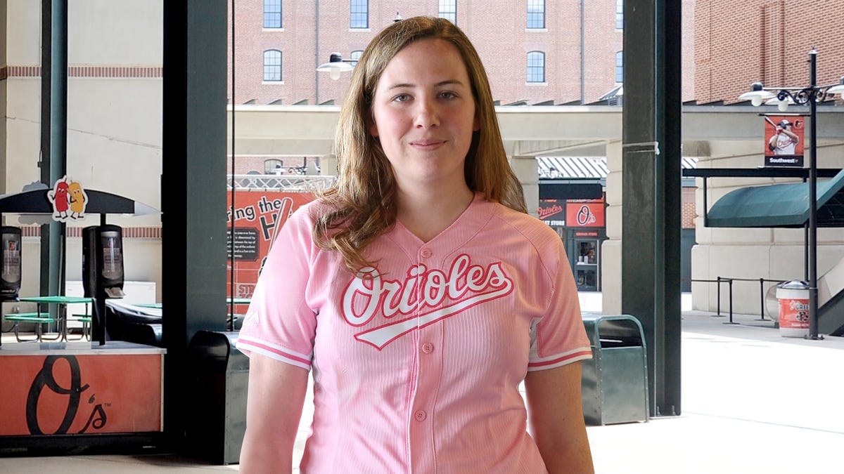 Pink Jersey Proves That Woman Is Sports Fan, Yet Also Retains A Certain  Femininity