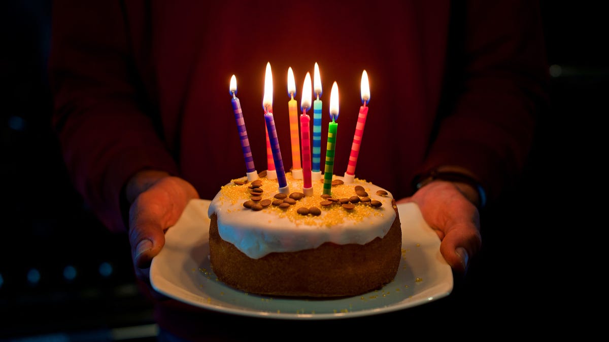 Beware! Blowing the candles on your birthday cake could be bad for your  health | TheHealthSite.com