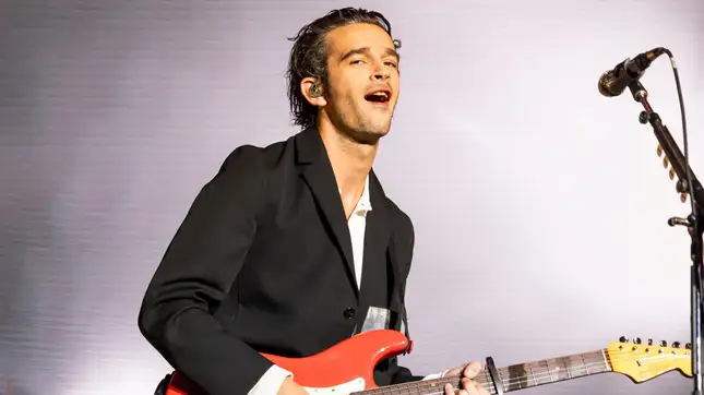 Image for Matty Healy Pledges to 'Do Better' and Asks Crowd to Applaud His Apology