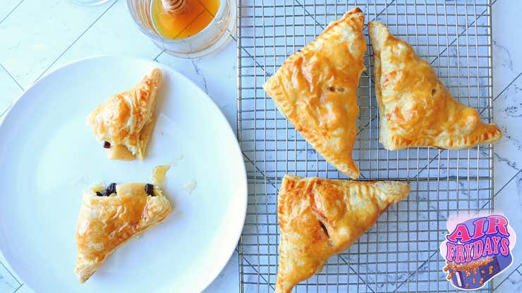 Image for Make This Quick Air Fryer Apple Turnover for Rosh Hashanah
