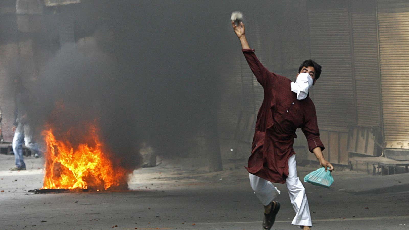 What prevented a rash of riots in India from 1962 to 2000?