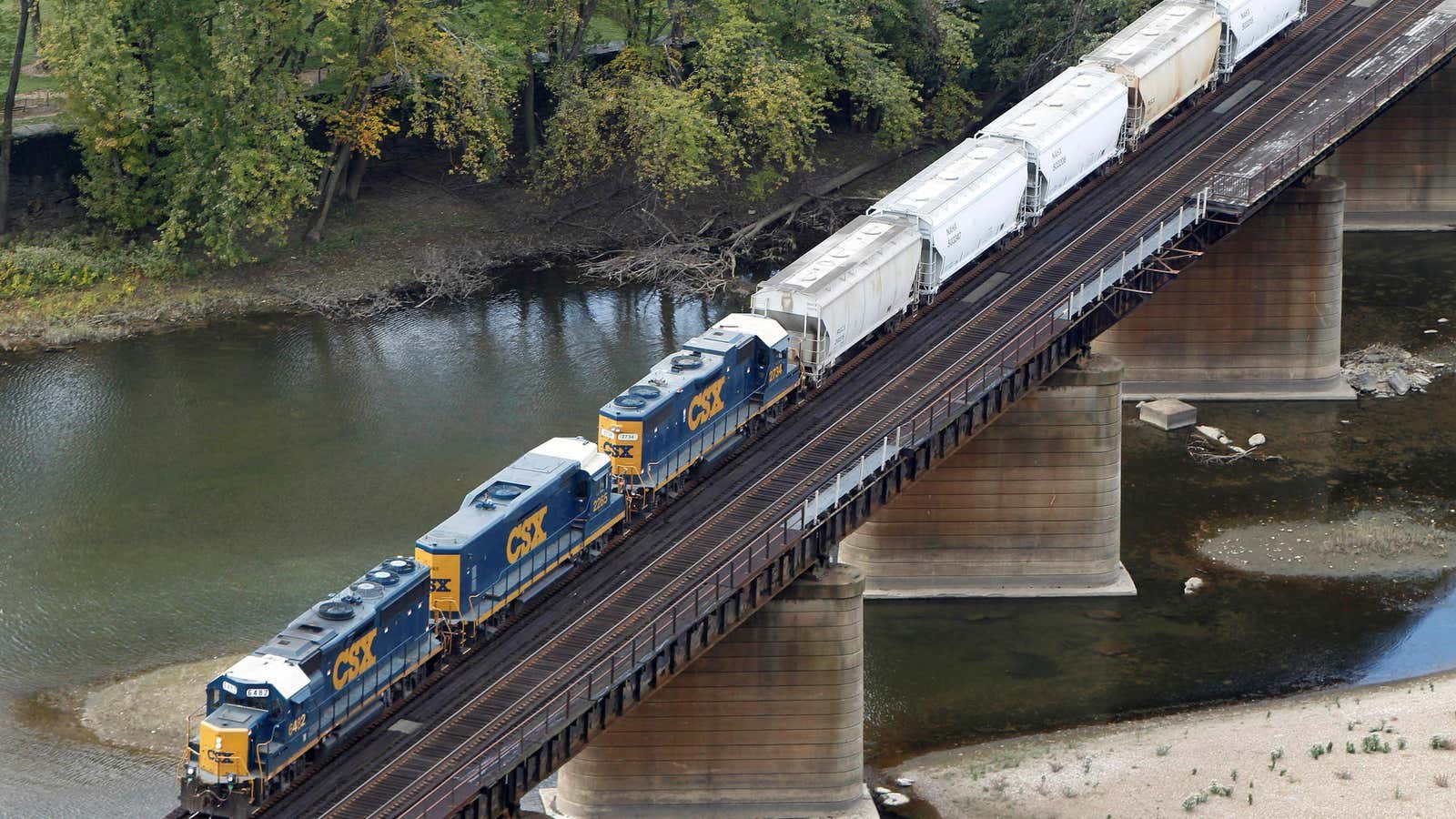 Unions reach a tentative deal, averting major rail strike