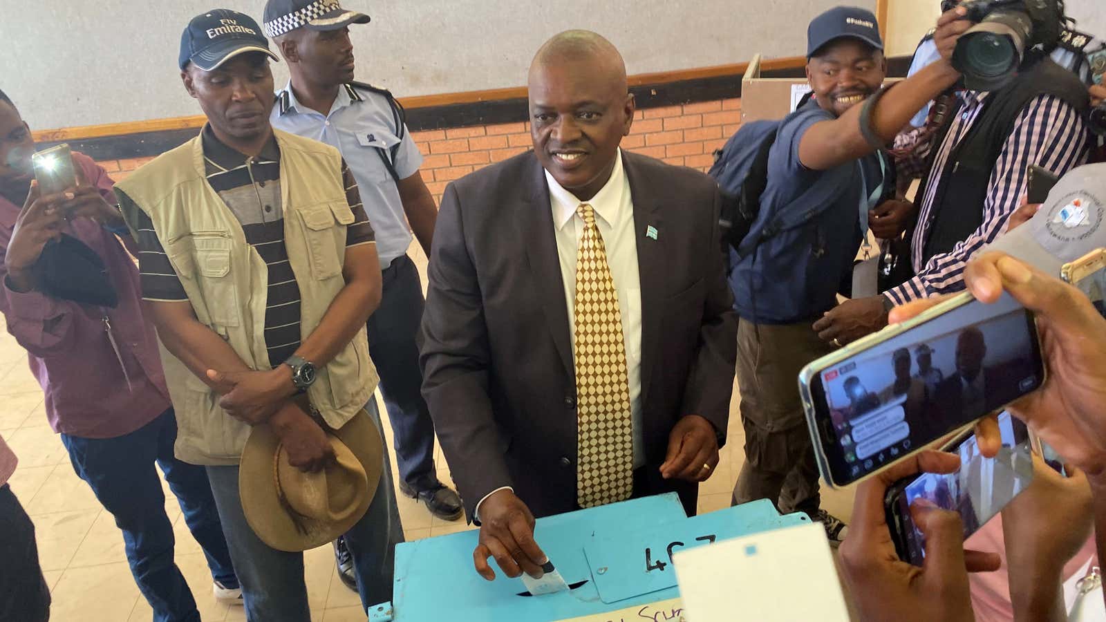 Botswana President and leader of the Botswana Democratic Party (BDP) Mokgweetsi Masisi casts his vote at his home village of Moshupa, Oct. 23, 2019.
