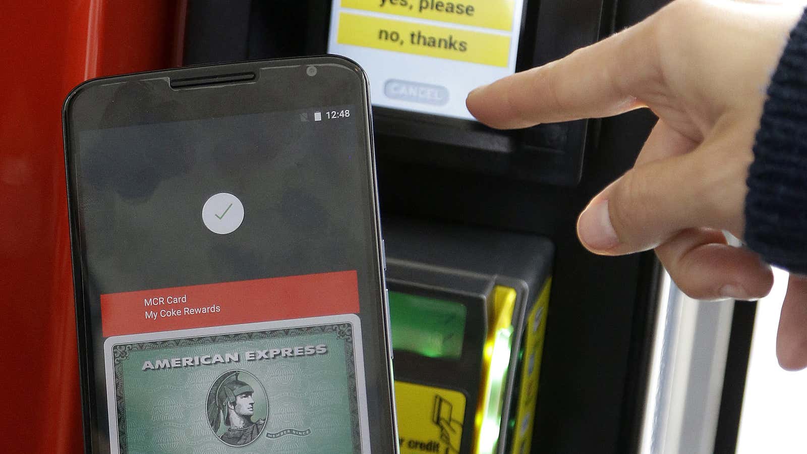 Mobile wallets like Android Pay won’t be a hit with consumers this holiday seasons, a Bankrate.com survey says.