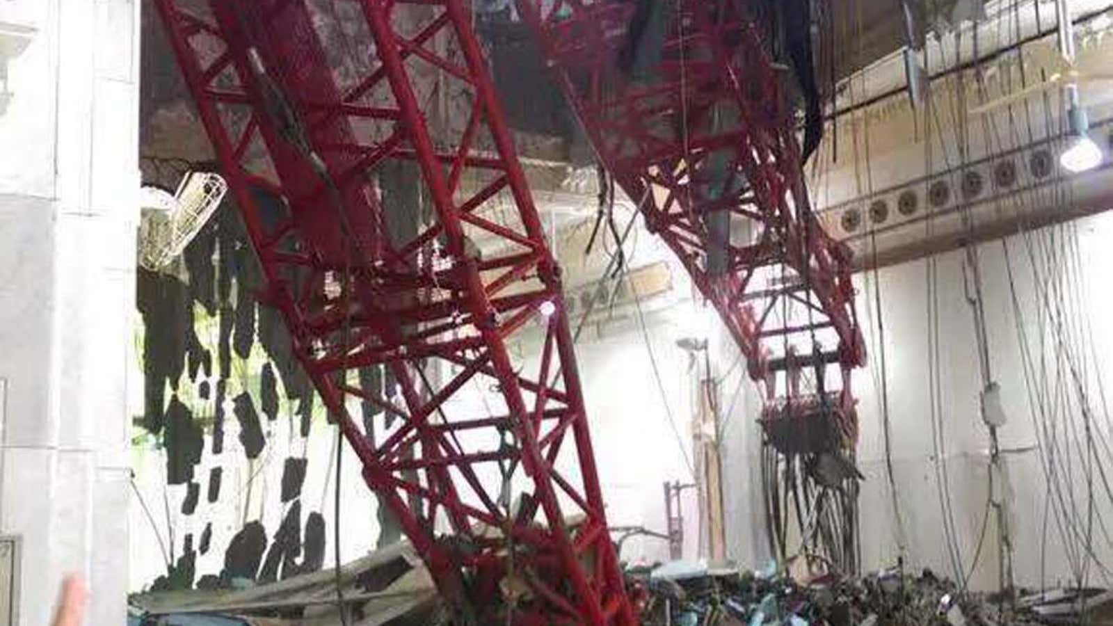The crane that broke the mosque’s roof.