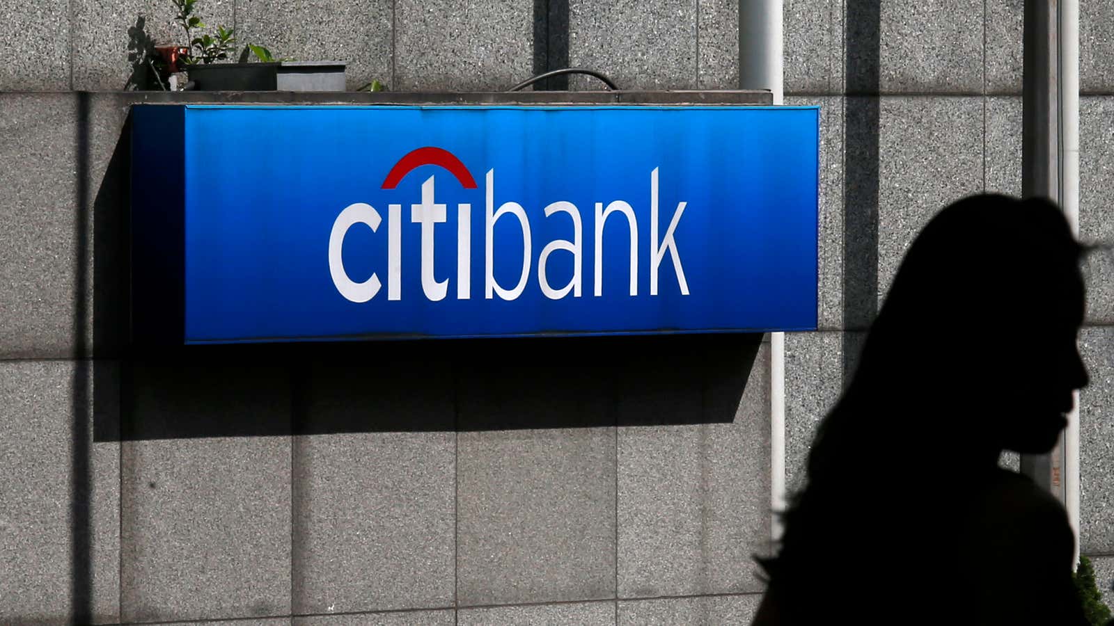 Citigroup will close the 1% pay gap between men and women, it promises.