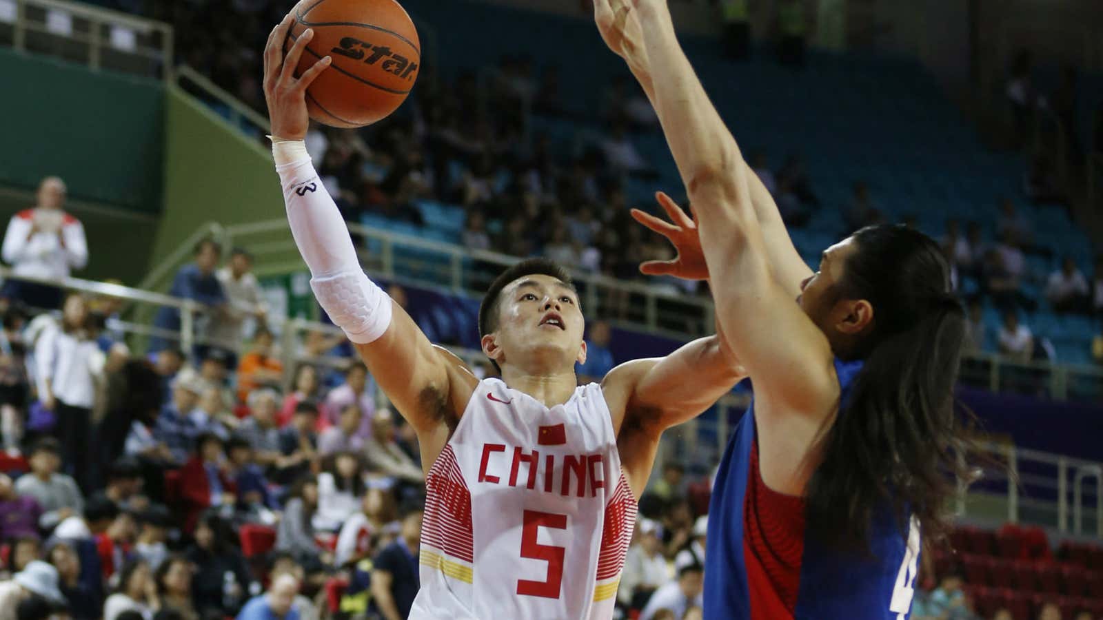Taiwan’s Tseng Wen Ting, right, tries to block a shot by China’s Guo Ailun during the men’s preliminary round basketball match at the 2014 Asian Games in Incheon, South Korea,
