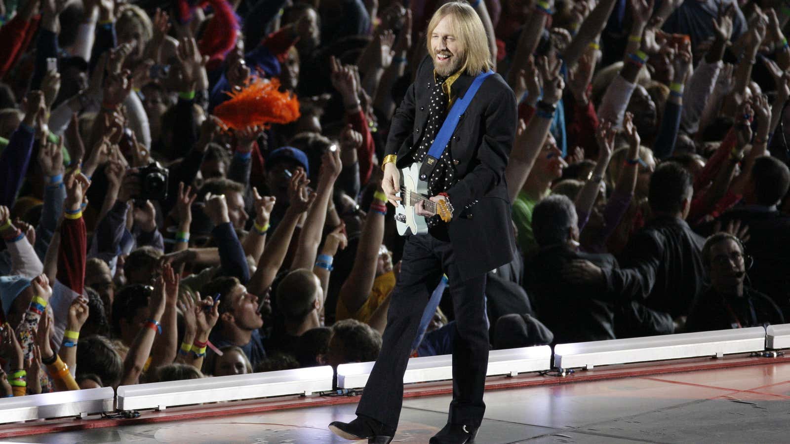 Tom Petty plays for fans at the Super Bowl in 2008.