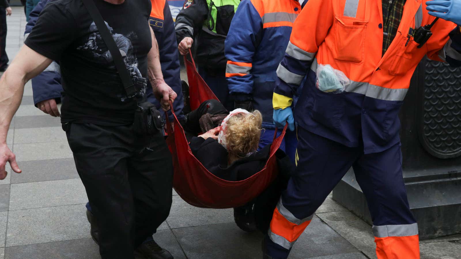 An injured person is helped by emergency services outside Sennaya Ploshchad metro station, following explosions in two train carriages at metro stations in St. Petersburg, Russia April 3, 2017. REUTERS/Anton Vaganov – RTX33UT9