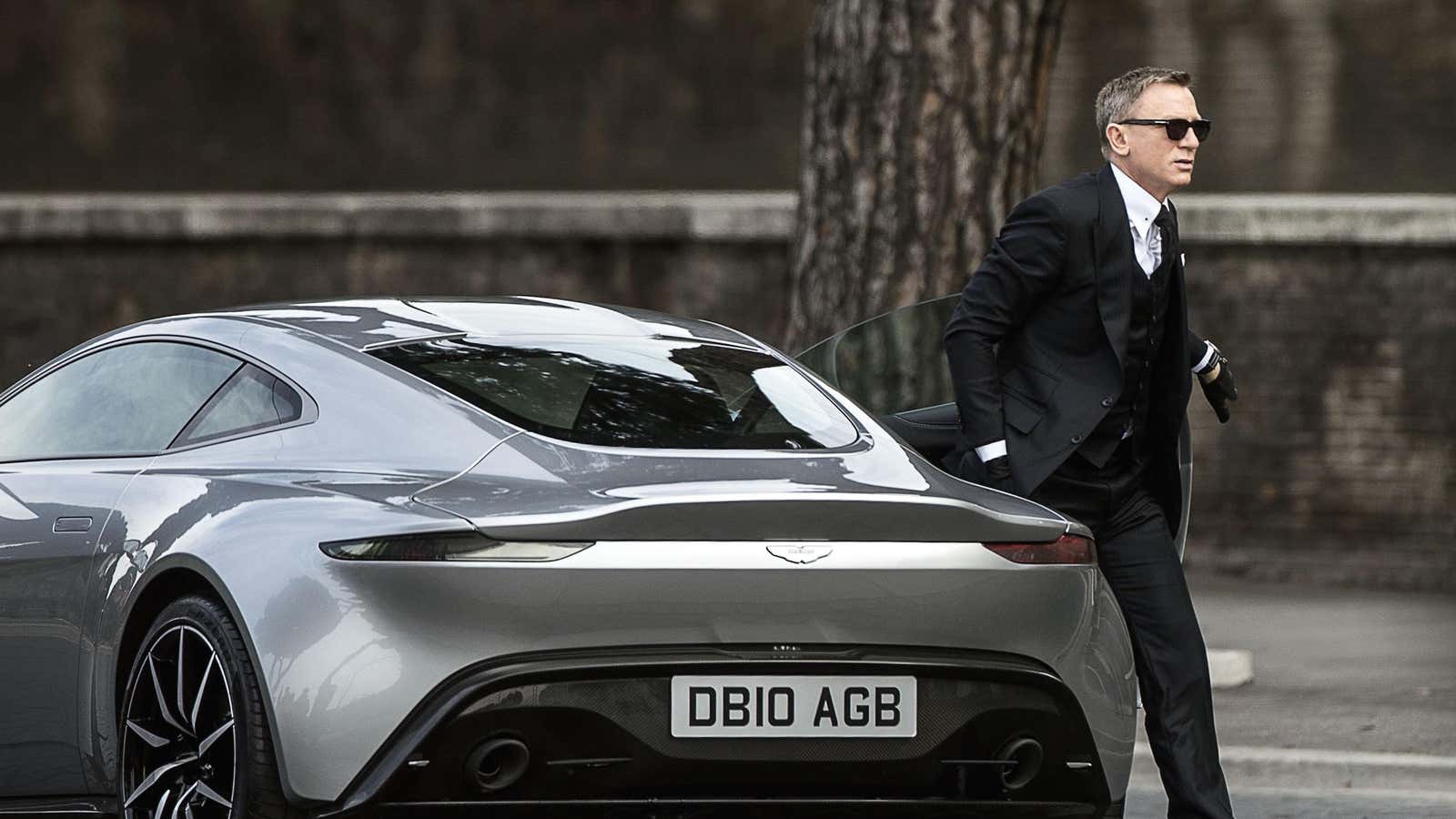Daniel Craig steps out of a sports car during the shooting of the latest James Bond movie “Spectre”, in Rome.