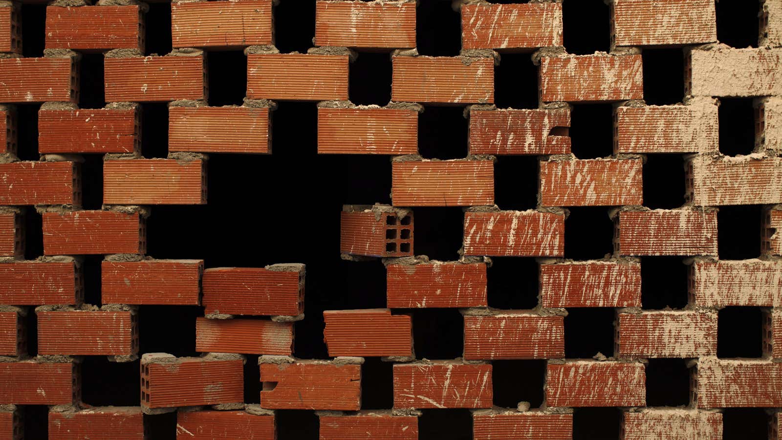 An unfinished brick wall is seen at a site where construction was halted after a lack of funding due to the financial crisis, in Alora, near Malaga, southern Spain May 4, 2011. REUTERS/Jon Nazca (SPAIN – Tags: BUSINESS CONSTRUCTION) – GM1E75501SR01