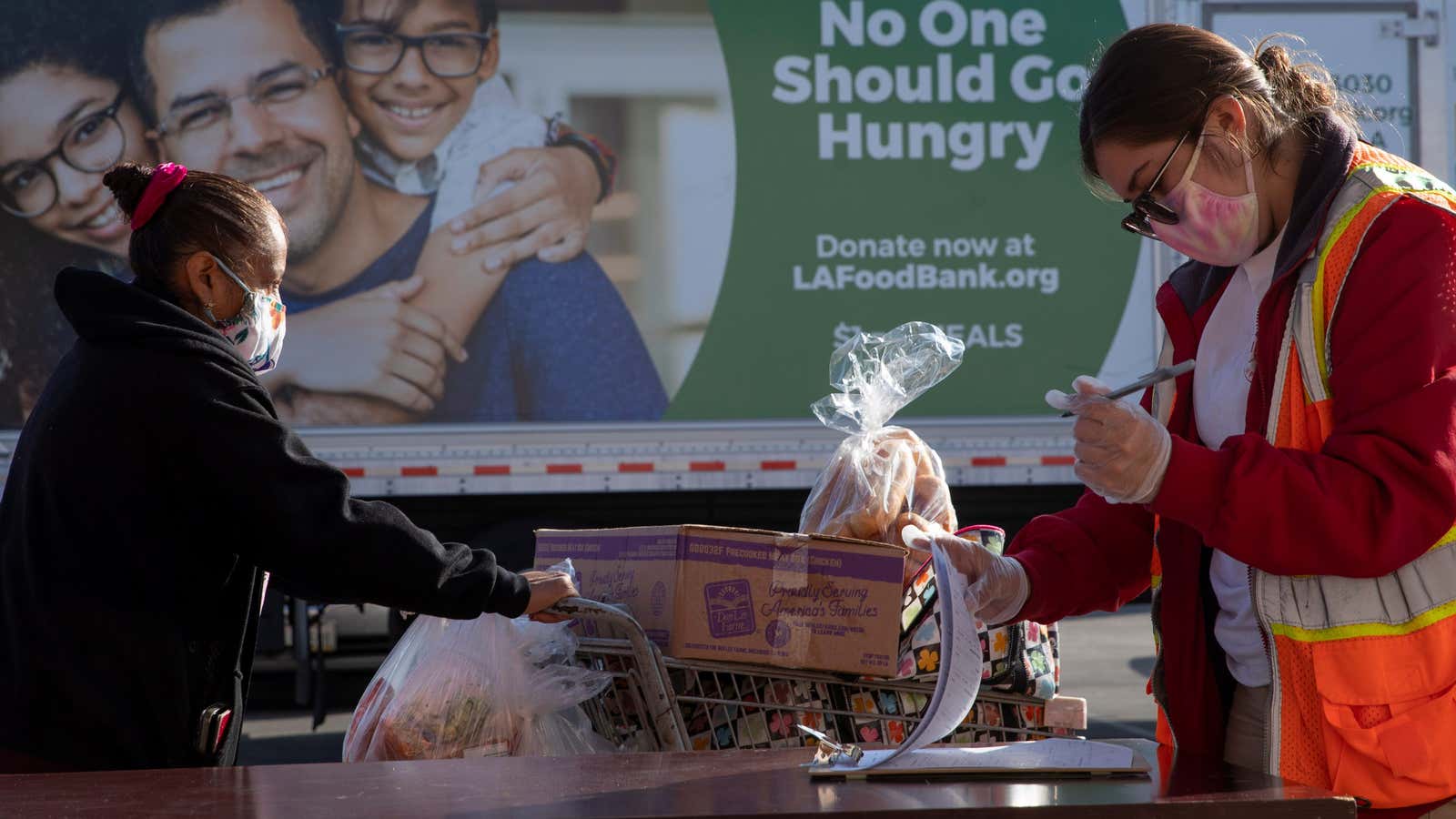 The Los Angeles Regional Food Bank distributes food outside a church during the outbreak of the coronavirus disease (COVID-19) in Los Angeles, California, U.S., November 19, 2020.      REUTERS/Mike Blake