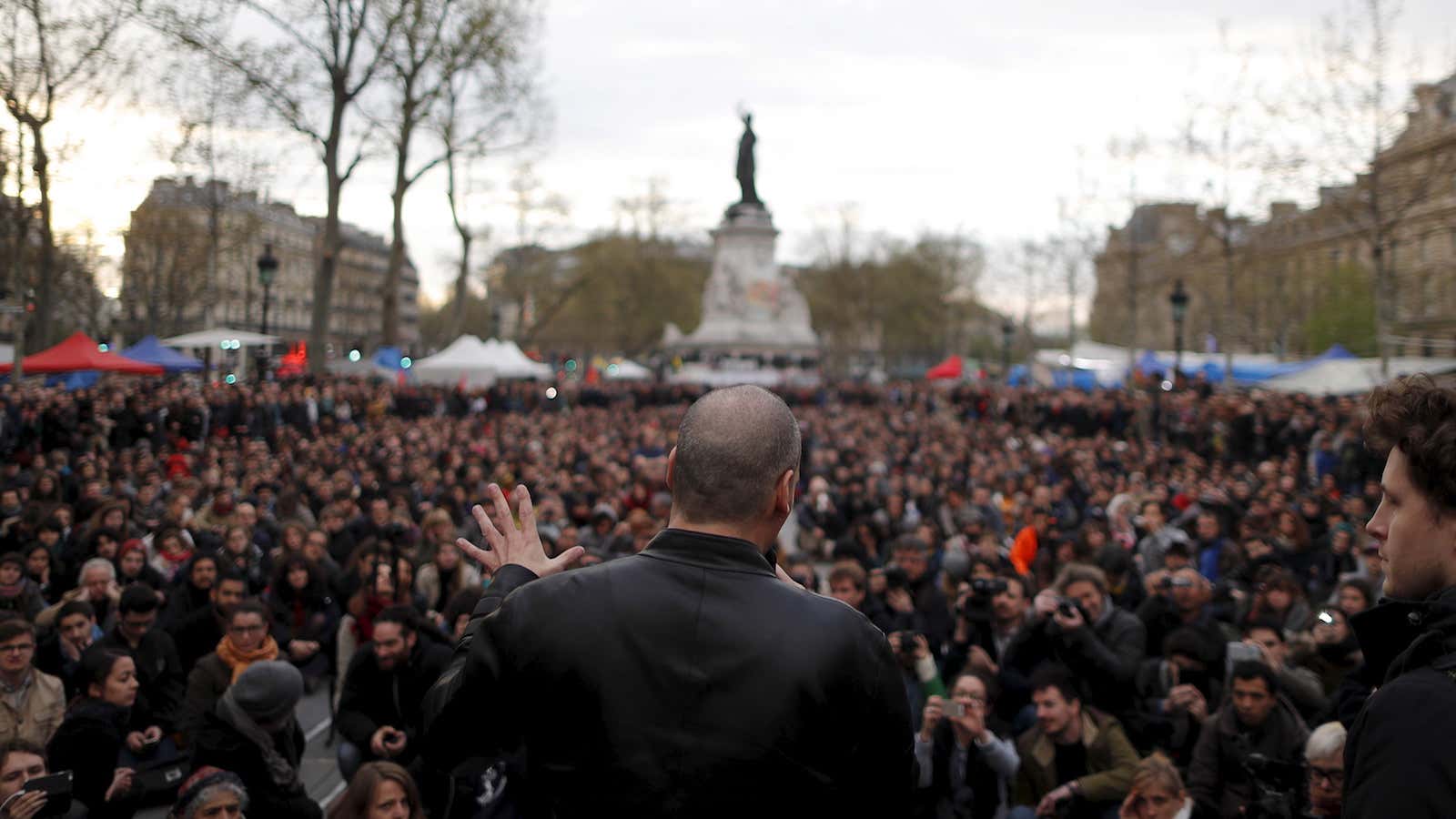 Former Greek finance minister Yanis Varoufakis speaks in front of a crowd of supporters in Paris.