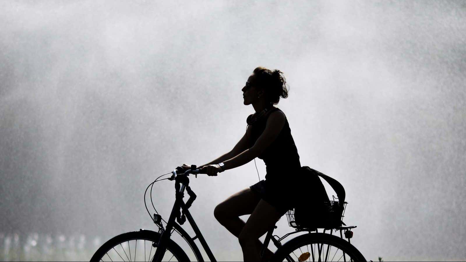 In cities around the world, women are less likely to bike to work than men.