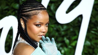 Rihanna to Launch Makeup Brand Fenty Beauty With LVMH – The