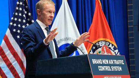 Image for United Airlines CEO says Newark Airport is 'absolutely safe'