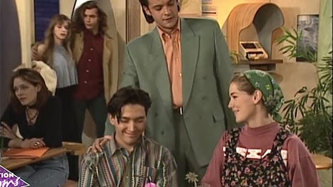 The plaid shirt worn by Johanna (Rochelle Redfield) in the series Hélène et  les Garçons (Season 1 Episode 58)
