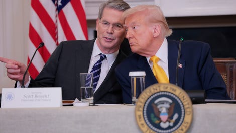 Image for Droht eine Rezession? Das sagen Trump, Elon Musk und die Verbündeten des Präsidenten