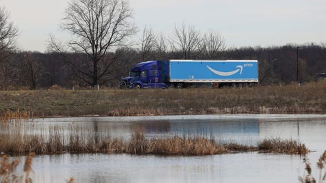 Image for El Departamento de Justicia arresta a una organización criminal armenia por cargos que incluyen robos de carga de Amazon por valor de 83 millones de dólares.