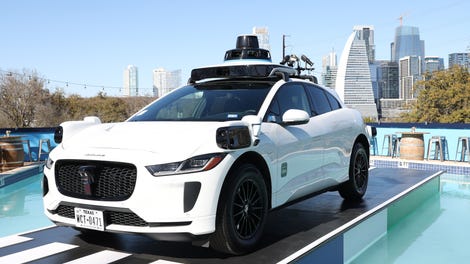 Image for Waymo ruft 1.200 selbstfahrende Autos wegen kleinerer Kollisionen zurück