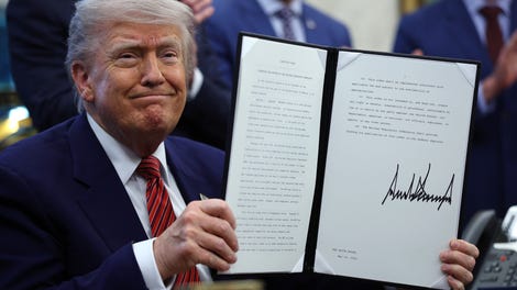 Image for Trump will mehr Atomkraftwerke. Atomaktien steigen sprunghaft an