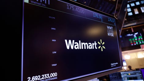 Image for Trump a déclaré que Walmart avait gagné des milliards de plus que prévu. Voici pourquoi c’est absurde