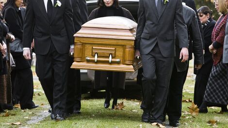 Fertility Doctor Sued for Secretly Impregnating Patients With Own Sperm Dies in Plane Crash