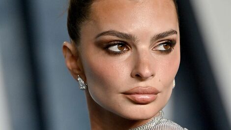 Emily Ratajkowski 'Feels Bad' for Olivia Wilde