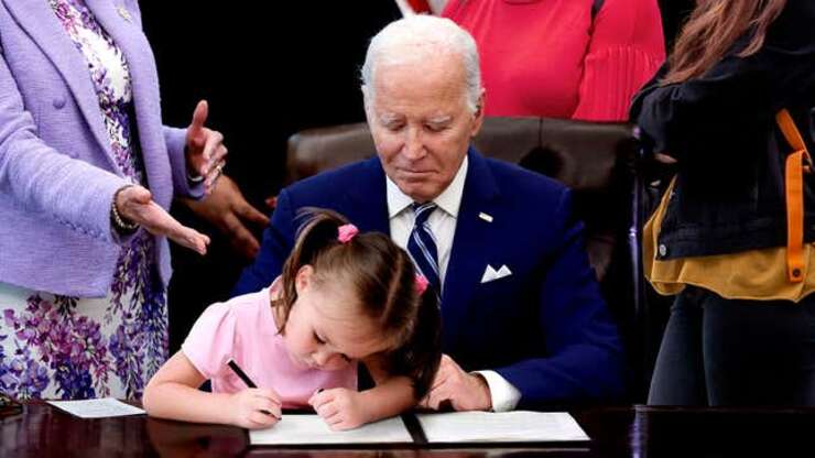 Image for Biden Invites White House Tour Visitor To Veto Legislation