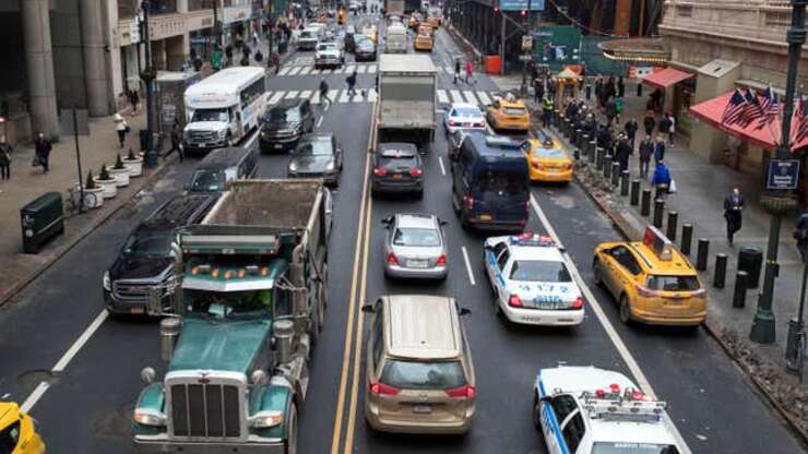 Image for Drivers would pay $15 to enter busiest part of NYC under plan to raise funds for mass transit