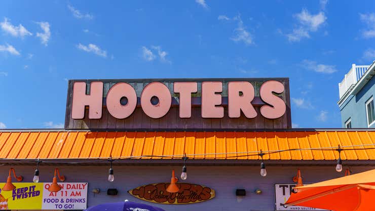 Image for Hooters, Big Lots, and 6 other restaurant and retail chains going bankrupt right now