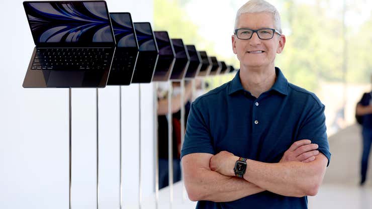 Image for Donald Trump says Tim Cook is a better Apple CEO than Steve Jobs