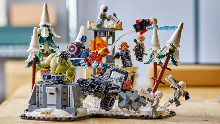 Image for Lego's New Avengers Set Lets You Recreate One of the Coolest Shots in the MCU's History