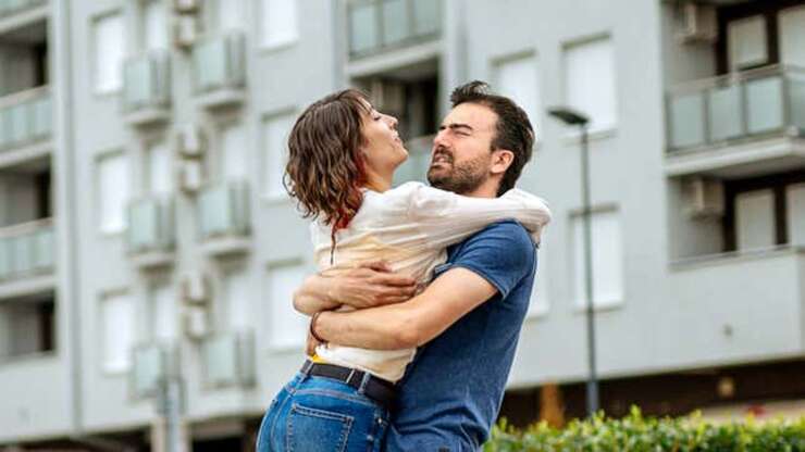 Image for Experts: Most Relationships Fall Apart Moment Man Playfully Tries But Fails To Pick Up Girlfriend