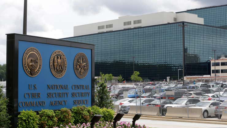 Image for Un employé de la NSA écope de 22 ans de prison pour avoir tenté de fournir des informations très secrètes à la Russie