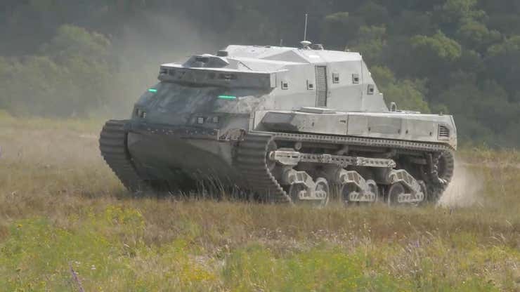 Image for El nuevo tanque robot de 12 toneladas de DARPA tiene ojos verdes brillantes por alguna razón