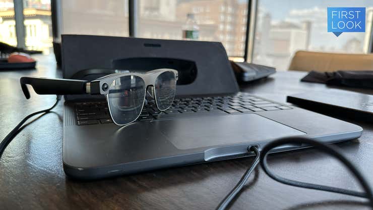 Image for This PC Uses AR Glasses to Create a 100-inch Virtual Workspace, and Yes, it Actually Works