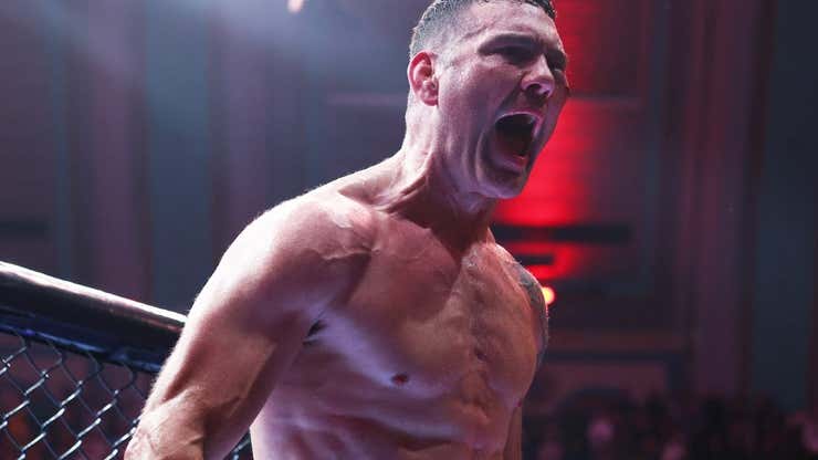 Image for Chris Weidman's first win in 4 years a controversial one at Fight Night