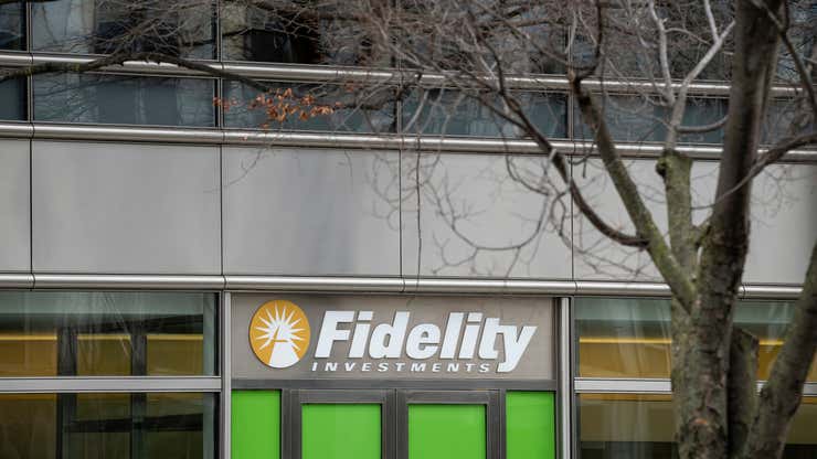 Image for Fidelity says 401(k) balances are falling — but Americans don't seem to be flinching