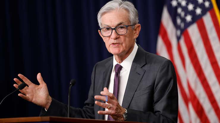 Image for The Fed keeps interest rates steady as Powell warns that economic uncertainty is 'extremely elevated'