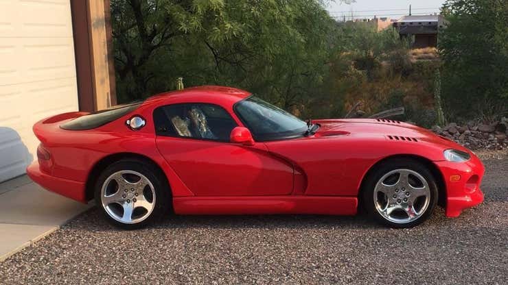 Image for Craigslist Is The Last Place You'd Expect To See A Basically New 22-Year-Old Dodge Viper For Sale