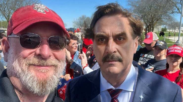 Image for That Creepy Photo of Mike Lindell at a Trump Rally Is Totally Fake