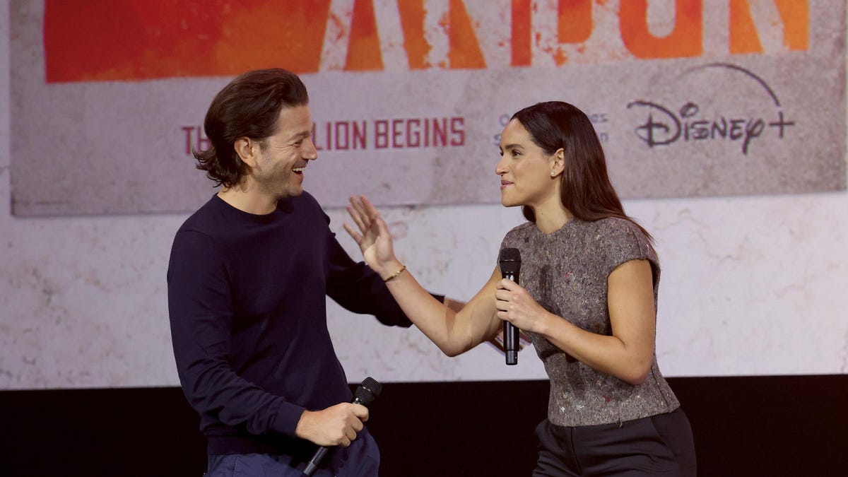 Diego Luna, Adria Arjona & Cast