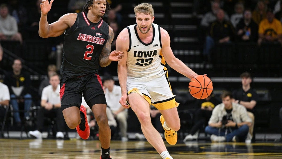 Ben Krikke leads Iowa vs. North Florida