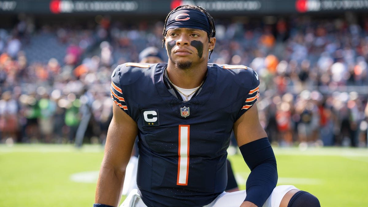 Justin Fields is a disaster. But so is everything else at the Chicago Bears, Chicago Bears