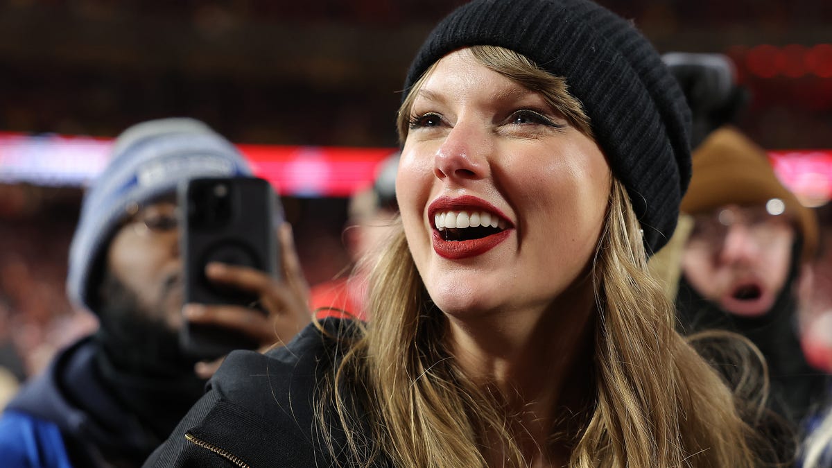 Taylor Swift buys her early work, puts bad blood behind her