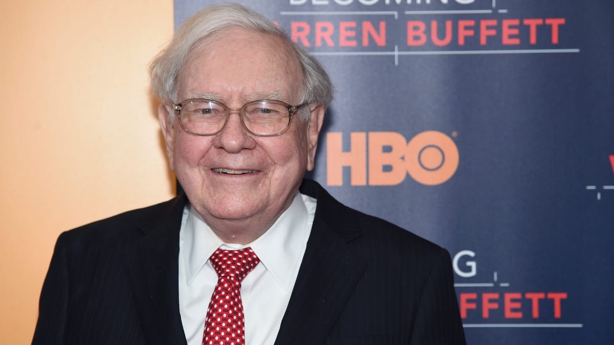 'One of the greatest CEOs ever': Jamie Dimon, Bill Gates and others on Warren Buffett's retirement