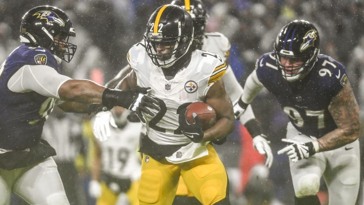 Steelers Clip Ravens, Keep Playoff Hopes Alive