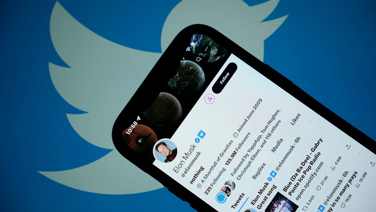 Twitter bug let legacy verified accounts see blue check in their profile